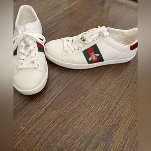 GUCCI Sneakers with bee